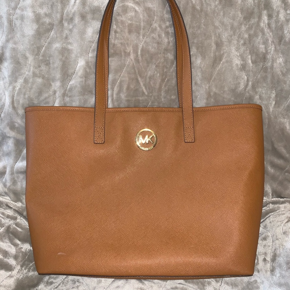 Michael Kors Large Tan Shoulder Bag - Picture 2 of 10